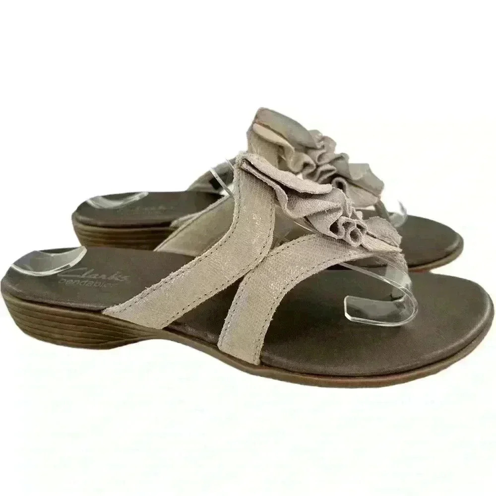 Clarks bendable sandals size 6 gray snakeskin print metallic floral flip flops